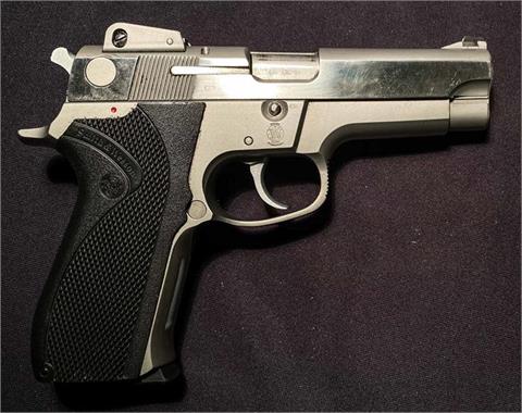 Smith & Wesson Mod. 5906, 9 mm Luger, #TVD3098, § B (W 2957-18)
