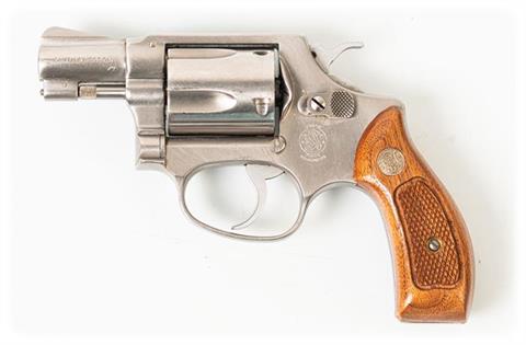 Smith & Wesson model 60, .38 Spl, #XX337 § B accessories