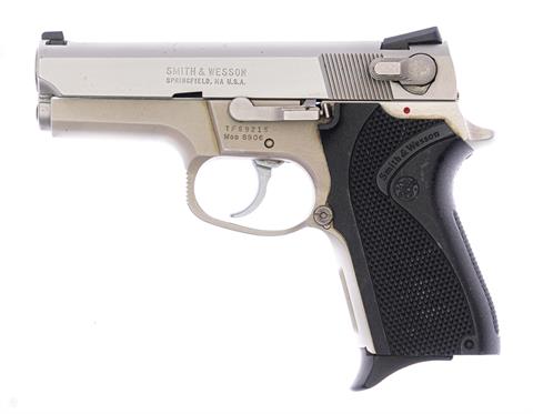 Pistole Smith & Wesson Mod. 6906  Kal. 9 mm Luger #TFS9215 § B (W 2627-20)